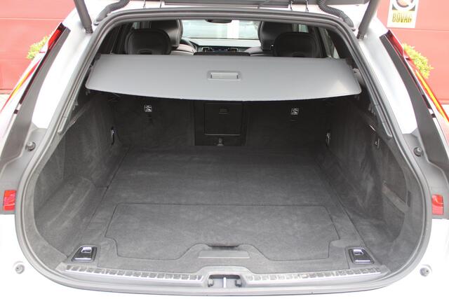 Volvo V90 B5 250PK ULTIMATE DARK MILD HYBRID | PANORAMISCH SCHUIF/KANTEL DAK | HARMAN KARDON AUDIO | FULL-LED ACTIVE HIGH BEAM KOPLAMPEN | LED MISTLAMPEN VOOR | ELEKTRISCH BEDIENBARE VOORSTOELEN MET GEHEUGENFUNCTIE | SPORTSTOELEN MET NAPPA LEER | KRISTALLEN POOKKNO