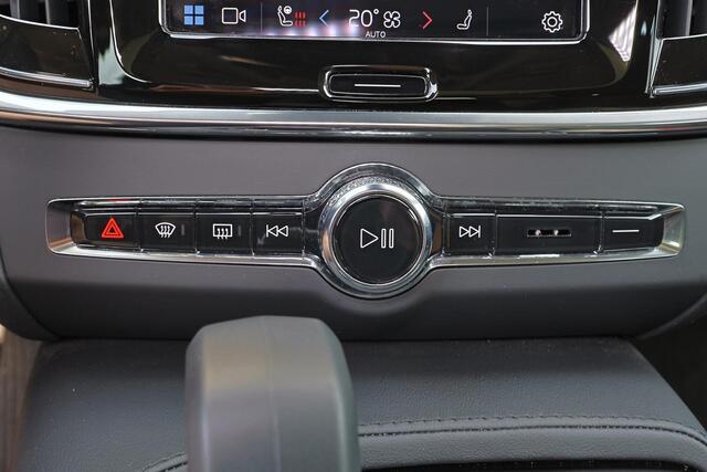 Volvo V90 T6 Recharge AWD Ultra Dark - Panorama/schuifdak - IntelliSafe Assist & Surround - 360º Camera - Harman/Kardon audio - Adaptieve LED koplampen - Verwarmde voorstoelen, stuur & achterbank - Parkeersensoren voor & achter - Elektr. bedienb. voorstoelen met ge