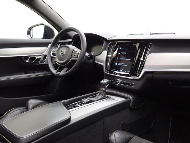 Volvo V90 D5 236pk Automaat AWD R-Design / Bowers&Wilkins Audio / 21'' / Head-Up / Black Pack / Dubbel glas / Panoramadak / Stoel + Stuurw. Verwarming / ACC / BLIS / DAB / El. Trekhaak / El. Bestuurdersstoel /