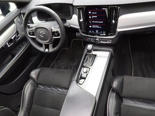 Volvo V90 D5 236pk Automaat AWD R-Design / Bowers&Wilkins Audio / 21'' / Head-Up / Black Pack / Dubbel glas / Panoramadak / Stoel + Stuurw. Verwarming / ACC / BLIS / DAB / El. Trekhaak / El. Bestuurdersstoel /