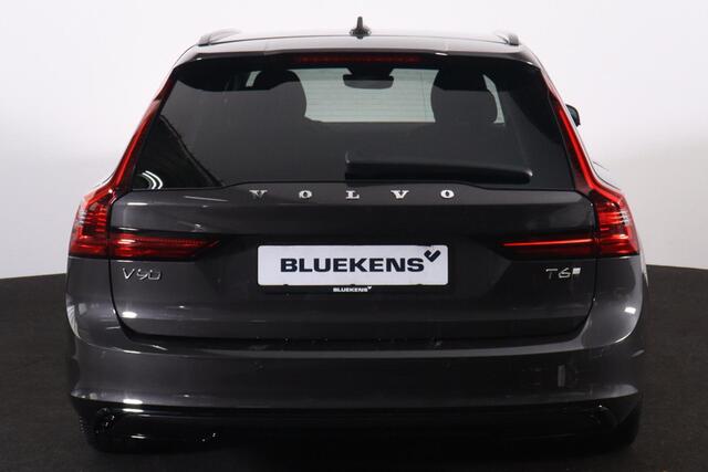 Volvo V90 T6 Recharge AWD Plus Dark - LONG RANGE - IntelliSafe Assist & Surround - 360º Camera - Harman/Kardon audio - Adaptieve LED koplampen - Verwarmde voorstoelen, stuur & achterbank - Parkeersensoren voor & achter - Elektr. bedienb. voorstoelen met geheugen -