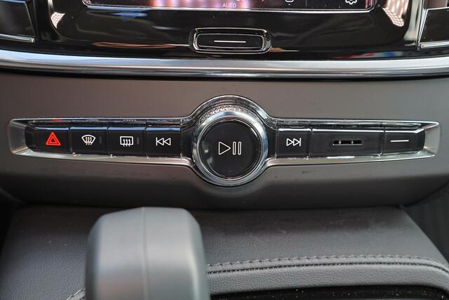 Volvo V90 T6 Recharge AWD Plus Dark - IntelliSafe Assist & Surround - Harman/Kardon audio - 360º Camera - Adaptieve LED koplampen - Verwarmde voorstoelen, stuur & achterbank - Parkeersensoren voor & achter - Elektr. bedienb. voorstoelen met geheugen - Extra getint 