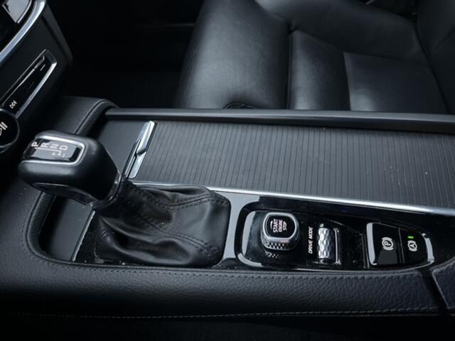 Volvo V90 2.0 T4 Momentum Pro AUT. | PANO | MEMORY | 18'' | TREKHAAK