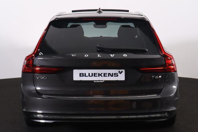 Volvo V90 T6 Recharge AWD Ultra Bright - Luchtvering - Panorama/schuifdak - IntelliSafe Assist & Surround - 360º Camera - Bowers & Wilkins audio - Adaptieve LED koplampen - Verwarmde voorstoelen, stuur & achterbank - Parkeersensoren voor & achter - Elektr. bedienb.