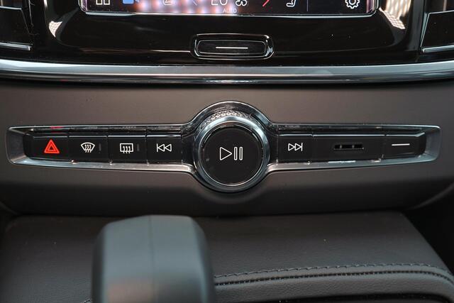 Volvo V90 T6 Recharge AWD Ultra Bright - Luchtvering - Panorama/schuifdak - IntelliSafe Assist & Surround - 360º Camera - Bowers & Wilkins audio - Adaptieve LED koplampen - Verwarmde voorstoelen, stuur & achterbank - Parkeersensoren voor & achter - Elektr. bedienb.