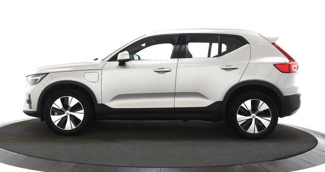 Volvo XC40 1.5 T5 Recharge 193kW/262pk DCT7 FACELIFT! Core Bright CLIMA + CRUISE + FULL LED HIGH BEAM + NAVI SENSUS + LANE ASSIST + SPORTSTOELEN + KEYLESS ENTRY&GO + CAMERA + MISTLAMPEN VOOR + PARKSENSOREN + 18" LM-VELGEN!!
