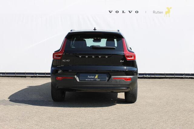Volvo XC40 B4 211PK Automaat Plus Dark Adaptieve Cruise Control / Semi elektrisch wegklapbare trekhaak / Verwarmbare voorruit / Google Infotainment / Blis / Parkeersensoren voor en achter met parkeercamera
