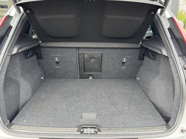 Volvo XC40 2.0 T4 AUT R-Design | Camera | 20" | Dealer OH |