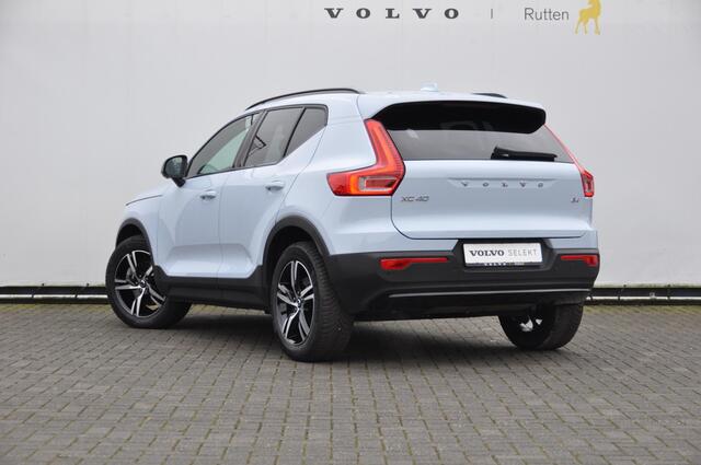 Volvo XC40 B4 211PK Automaat Plus Dark / Adaptive cruise control / Elektrische stoelen / Harman Kardon audio / Pilot assist / BLIS / Stoel en stuur verwarming / Elektrische achterklep / Parkeersensoren met 360 camera / Google infotainment