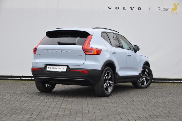 Volvo XC40 B4 211PK Automaat Plus Dark / Adaptive cruise control / Elektrische stoelen / Harman Kardon audio / Pilot assist / BLIS / Stoel en stuur verwarming / Elektrische achterklep / Parkeersensoren met 360 camera / Google infotainment