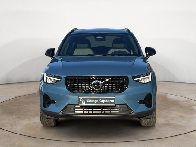 Volvo XC40 2.0 B3 Plus Dark - Stoelverwarming - Stuurverwarming - Harman/Kardon Audio - Camera achter - Metallic lak