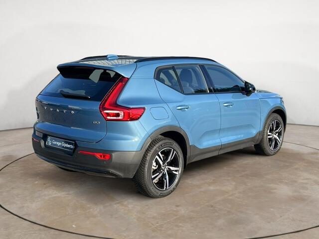 Volvo XC40 2.0 B3 Plus Dark - Stoelverwarming - Stuurverwarming - Harman/Kardon Audio - Camera achter - Metallic lak