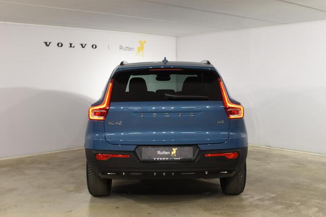 Volvo XC40 B4 211PK Automaat Plus Dark / Climate pack / Donker getint glas / 19'' velgen / Adaptieve cruise control / DAB+ / El. Achterklep