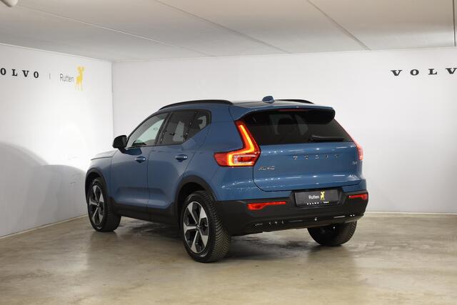 Volvo XC40 B4 211PK Automaat Plus Dark / Climate pack / Donker getint glas / 19'' velgen / Adaptieve cruise control / DAB+ / El. Achterklep