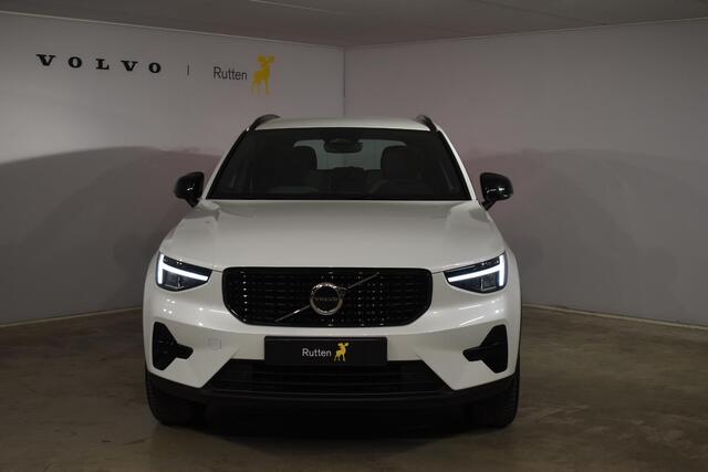 Volvo XC40 B4 211PK Automaat Plus Dark / Adaptieve Cruisecontrol / Parkeersensoren / Stoelverwarming / Stuurverwarming / Elektrische Stoelen / Trekhaak /