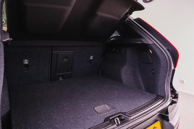 Volvo XC40 T4 Momentum, Business Pack, Intellisafe Pro Line