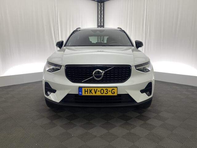 Volvo XC40 1.5 T4 PHEV Plus Dark 211 Pk Automaat | Pano-Dak | Memory Stoel | Carplay | H&K |
