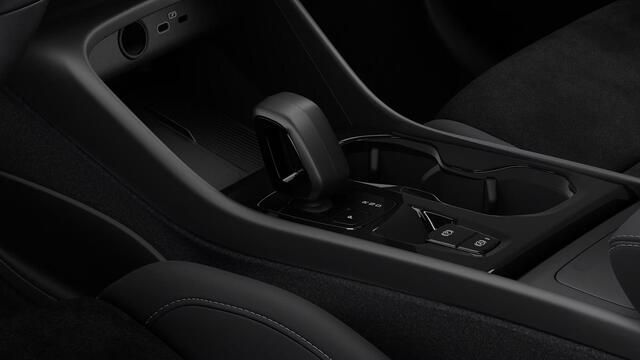 Volvo XC40 B4 Plus Black Edition 197 pk | Extra getint glas | 20" velgen | Connect suède-textiel/Microtech-bekleding | Google Maps en Google Play Store