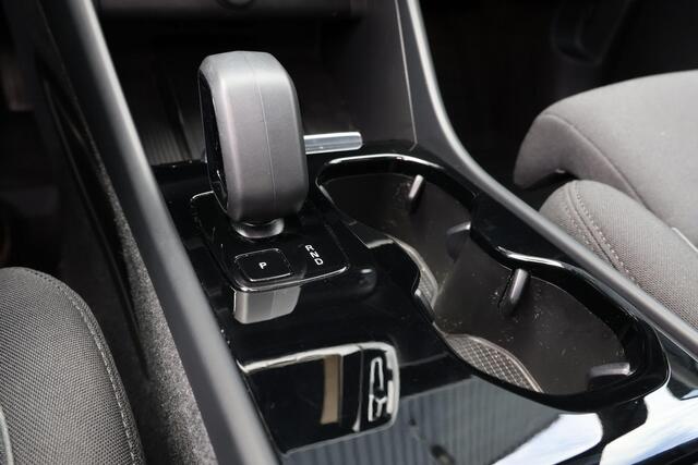 Volvo XC40 Recharge Twin Ultimate 78 kWh - Panorama/schuifdak - IntelliSafe Assist & Surround - 360º Camera - Harman/Kardon audio - Verwarmde voorstoelen, stuur & achterbank - Parkeersensoren voor & achter - Elektr. bedienb. voorstoelen met geheugen links - Draadloz