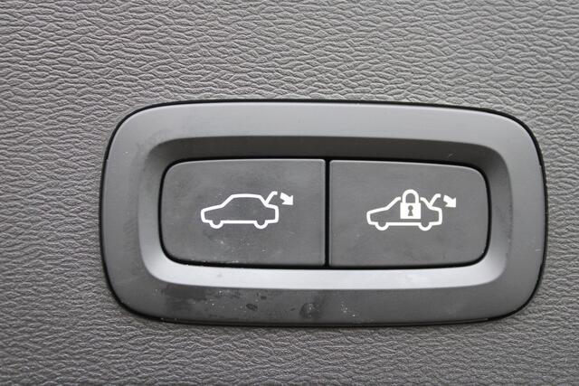 Volvo XC40 T4 Recharge Inscription | Leder | 19" velgen |