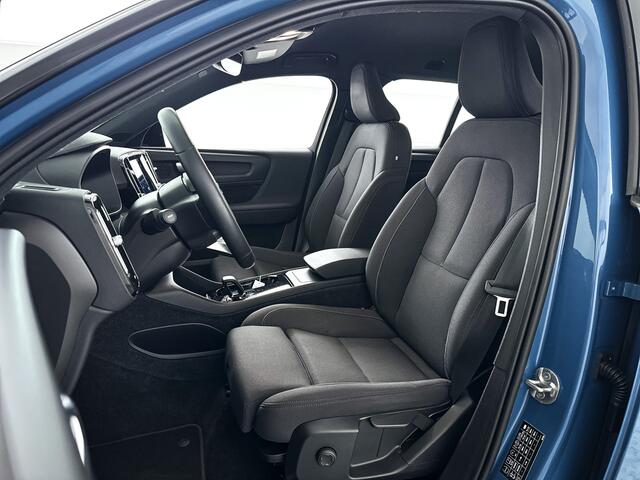 Volvo XC40 Recharge Plus 70 kWh | Stoel- en stuurverwarming | Trekhaak | Parkeercamera