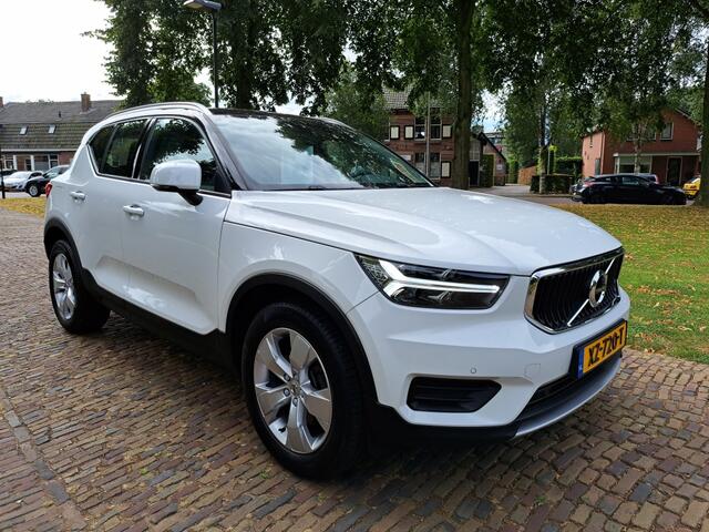 Volvo XC40 2.0 T4 Momentum