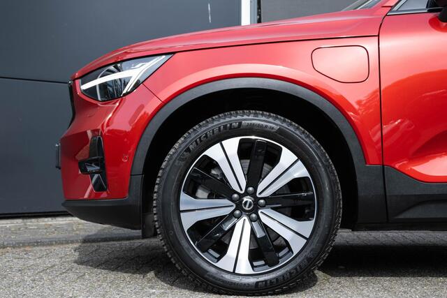 Volvo XC40 T4 Automaat Recharge R-Design | Trekhaak | Panoramdak| Electrisch bedienbare voorstoelen | Elektrische achterklep | Dodehoekdetectie | Adaptive cruise control| HarmanKardon Audio installatie | Verwarmbare voorstoelen | verwarmbaar stuurwiel | Keyless entr