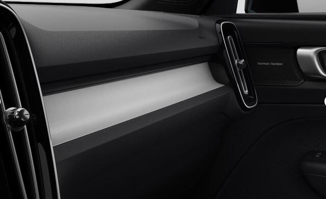 Volvo XC40 B4 211PK Automaat Plus Dark / Extra getint glas achter / Climate pack / Connect Nubuck bekleding