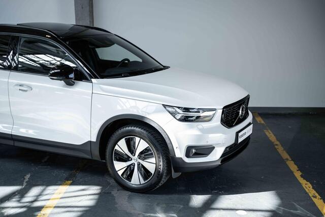 Volvo XC40 T5 Recharge R-Design | Panoramadak | 360° Parkeercamera | Parkeersensoren voor + achter | Harman kardon premium audio | Stoelverwarming | Electrische bedienbare voorstoelen | LED koplampen | Navigatie |
