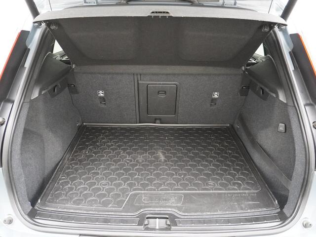 Volvo XC40 1.5 T3 Momentum Trekhaak/Carplay/Stoelverwarming etc.