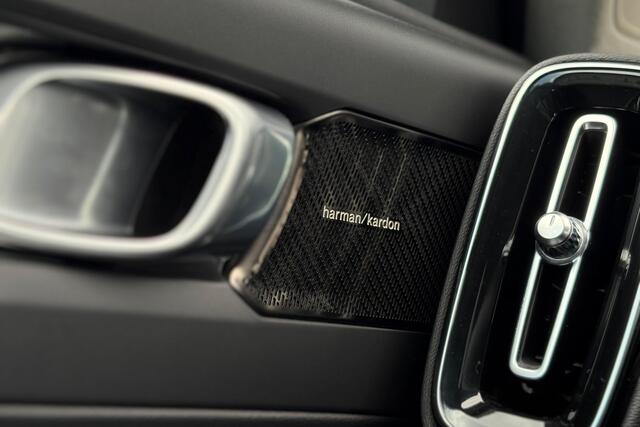 Volvo XC40 1.5 T3 Momentum Pro 164pk - Camera - ACC - Pano - Trekhaak - Carplay - Harman Kardon - Rijklaar