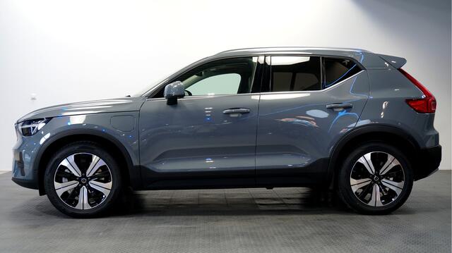 Volvo XC40 1.5 T4 Plug-in Hybrid 155kW/211pk DCT7 Ultimate FACELIFT! PANORAMADAK + HARMAN/KARDON + ADAPT.CRUISE + PILOT ASSIST + NAVI SENSUS + BLIS + LANE ASSIST + EL.STOELEN + STOEL-&STUURVERWARMING + CAMERA + KEYLESS + PARKSENSOREN V&A + 19" LM-VELGEN!!
