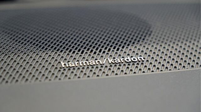 Volvo XC40 1.5 T4 Plug-in Hybrid 155kW/211pk DCT7 Ultimate FACELIFT! PANORAMADAK + HARMAN/KARDON + ADAPT.CRUISE + PILOT ASSIST + NAVI SENSUS + BLIS + LANE ASSIST + EL.STOELEN + STOEL-&STUURVERWARMING + CAMERA + KEYLESS + PARKSENSOREN V&A + 19" LM-VELGEN!!