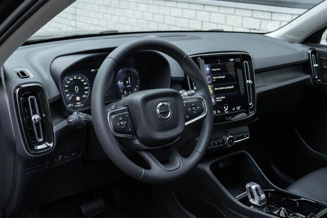 Volvo XC40 T5 Recharge Inscription | Elektrisch schuif-/kanteldak | Lederen bekleding | Harman Kardon Premium Sound | Draadloze telefoonlader | All-Season banden | Elektrische stoelverstelling |