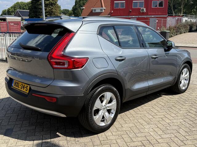 Volvo XC40 2.0 T4 AWD Momentum Intellisafe Pro