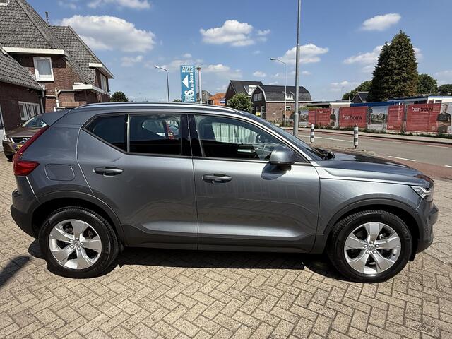 Volvo XC40 2.0 T4 AWD Momentum Intellisafe Pro