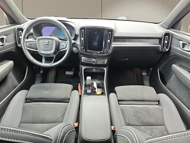 Volvo XC40 Recharge Core 70 kWh | Trekhaak | Stoelverwarming | Apple Carplay | 20 inch velgen |