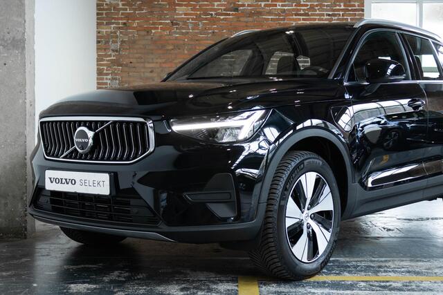 Volvo XC40 T4 Recharge Inscription | 360° Parkeercamera | Semi Electrische Wegklapbare trekhaak | 4-Seizoenenbanden | Draadloze telefoonlader | Panoramadak | Harman Kardon Premium Audio | Stoel en Stuurwielverwarming | Parkeersensoren voor + achter | Parkeerverwarmi