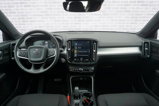 Volvo XC40 1.5 T3 Momentum Pro | Panorama-schuifdak | Camera | Harman Kardon | LED Koplampen | Zwarte Hemel |