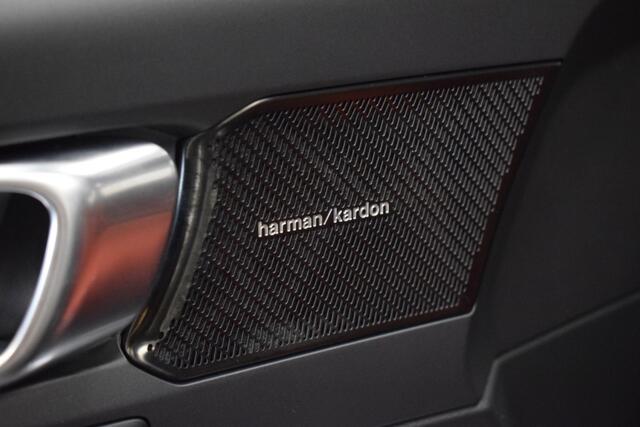 Volvo XC40 2.0 T5 250pk AUT8 AWD Inscription/ Leer/ Schuifdak/ Stoel en stuur verw./ Camera trekgewicht 2100kg