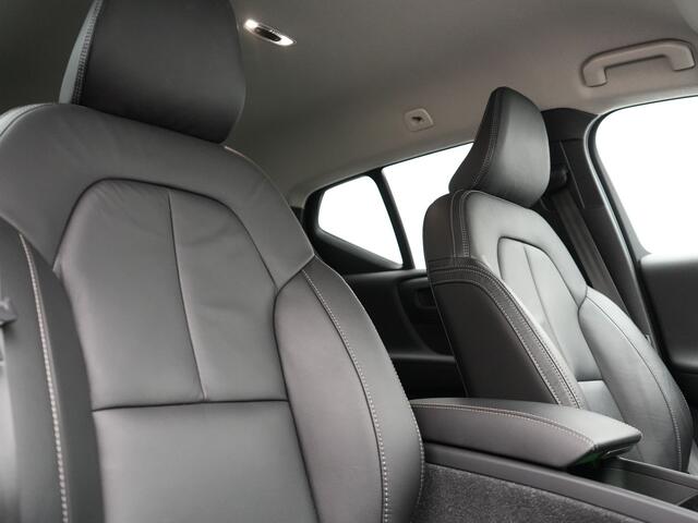 Volvo XC40 T5 Plus Dark Plug In Hybrid 262pk Dealer O.H PHEV | Adaptive Cruise | Camera | Harman Kardon | Apple Carplay | Lederen Sportstoelen Memory & Verwarmd | Pilot Assist | Blis | Navigatie | Virtual | DAB |