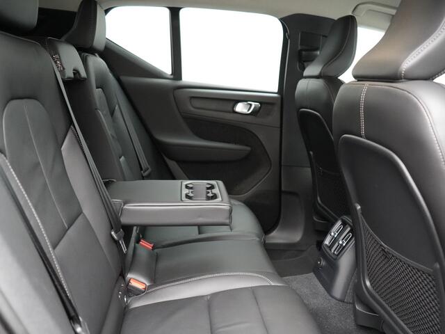 Volvo XC40 T5 Plus Dark Plug In Hybrid 262pk Dealer O.H PHEV | Adaptive Cruise | Camera | Harman Kardon | Apple Carplay | Lederen Sportstoelen Memory & Verwarmd | Pilot Assist | Blis | Navigatie | Virtual | DAB |