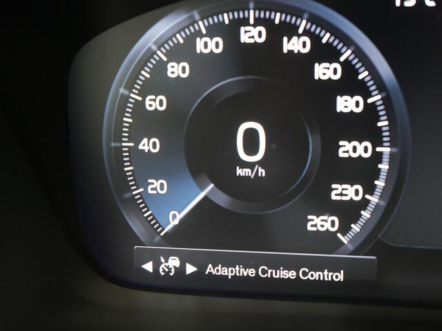 Volvo XC40 T5 Plus Dark Plug In Hybrid 262pk Dealer O.H PHEV | Adaptive Cruise | Camera | Harman Kardon | Apple Carplay | Lederen Sportstoelen Memory & Verwarmd | Pilot Assist | Blis | Navigatie | Virtual | DAB |
