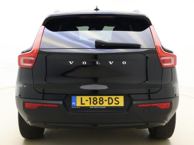 Volvo XC40 B4 AWD 211pk R-Design / Nubuck / Camera achter / Trekhaak / BLIS / ACC / Elektr. Achterklep / Alarm klasse 3 / Lane Keeping Aid / Verw. Voorruit /