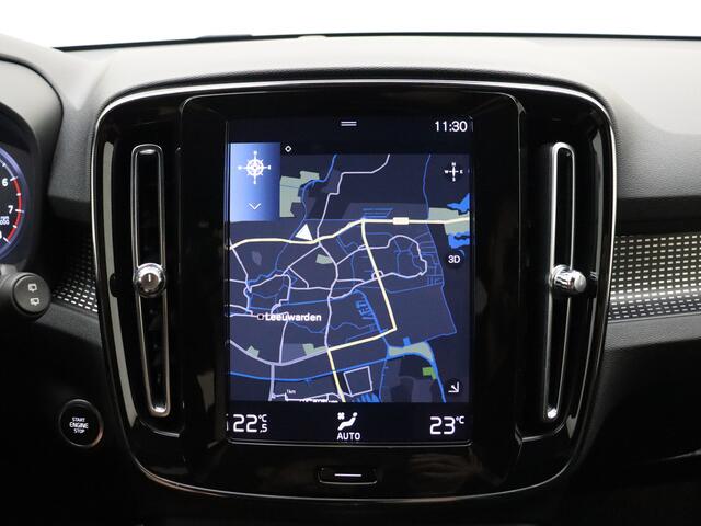 Volvo XC40 B4 AWD 211pk R-Design / Nubuck / Camera achter / Trekhaak / BLIS / ACC / Elektr. Achterklep / Alarm klasse 3 / Lane Keeping Aid / Verw. Voorruit /