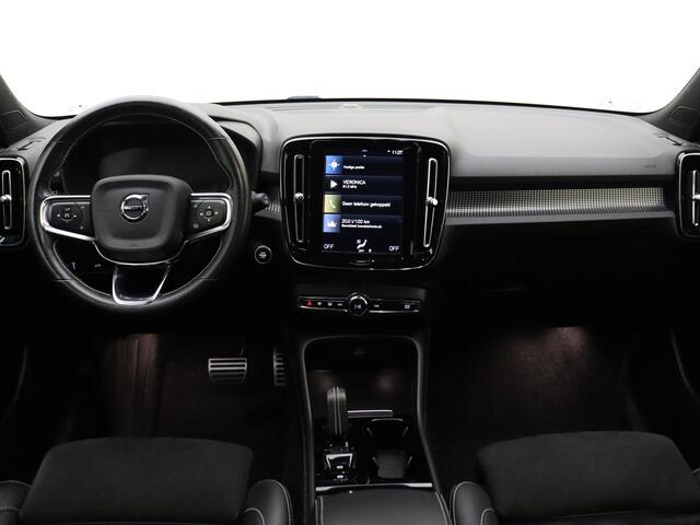 Volvo XC40 B4 AWD 211pk R-Design / Nubuck / Camera achter / Trekhaak / BLIS / ACC / Elektr. Achterklep / Alarm klasse 3 / Lane Keeping Aid / Verw. Voorruit /