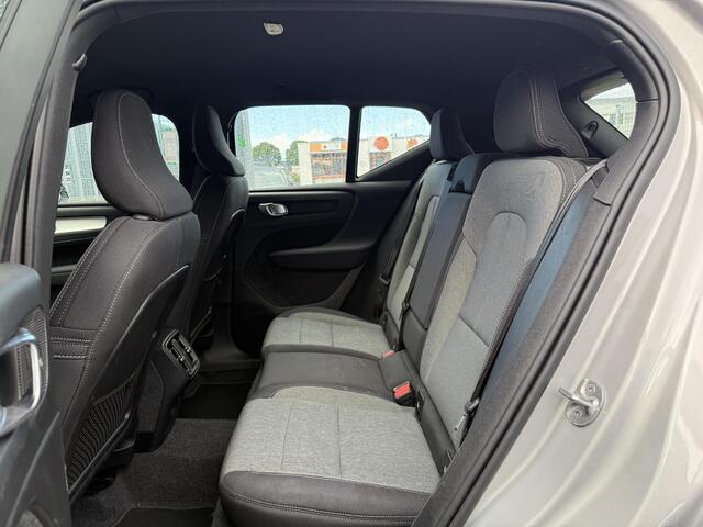 Volvo XC40 2.0 B4 Plus Dark | Trekhaak | Memory | Zitting verlengers | parkeersensoren vóór en achter | camera | Google auto | Full LED | verwarmde voorstoelen en stuurwiel | trekgewicht 2000KG! |