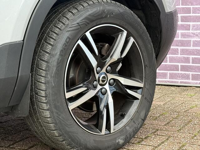 Volvo XC40 2.0 B4 Plus Dark | Trekhaak | Memory | Zitting verlengers | parkeersensoren vóór en achter | camera | Google auto | Full LED | verwarmde voorstoelen en stuurwiel | trekgewicht 2000KG! |