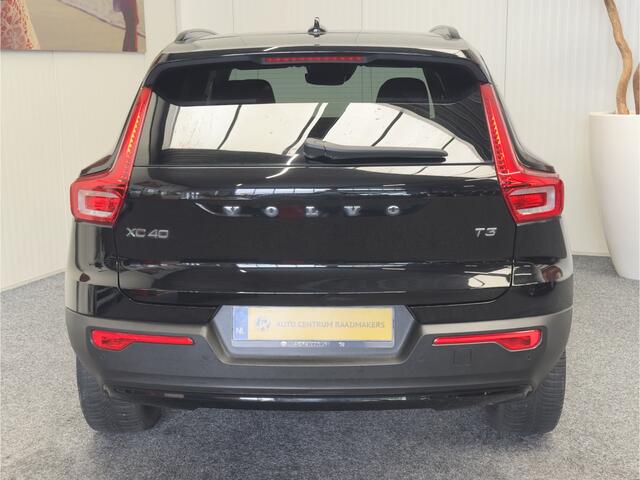 Volvo XC40 1.5 T3 R-DESIGN AUTOMAAT 360 CAMERA LEDER ALCANTARA NAVIGATIE CRUISE CONTROL STOEL EN STUUR VERWARMING KEYLESS GO APPLE CARPLAY/ANDROID RIJSTROOKSENSOREN ZEER MOOI !! 3010