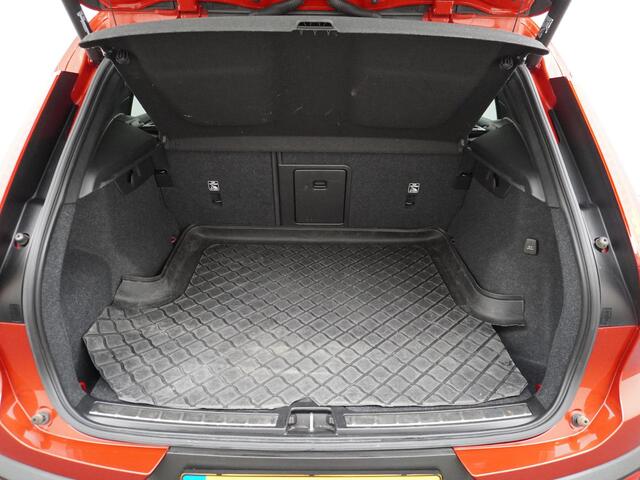Volvo XC40 1.5 T5 Recharge Business Pro Leder/Camera/Voorruitverwarming etc.